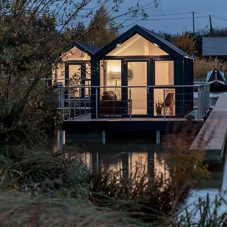 Tattenhall Marina Floating Pods Hargrave Exterior photo