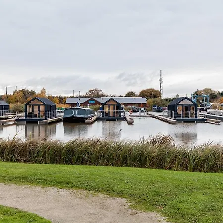 Tattenhall Marina Floating Pods Hargrave Exterior photo