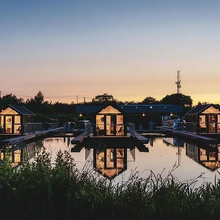 Tattenhall Marina Floating Pods Hargrave Exterior photo