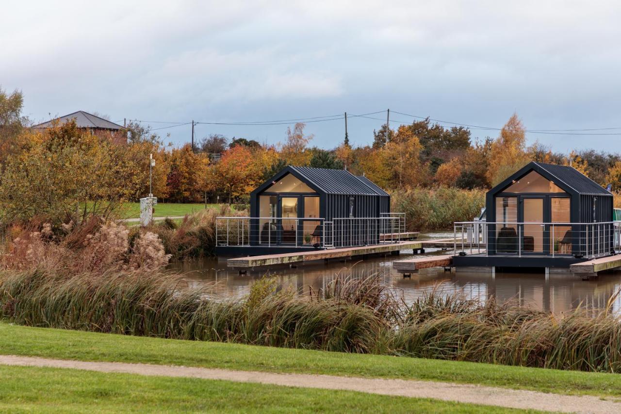 Tattenhall Marina Floating Pods