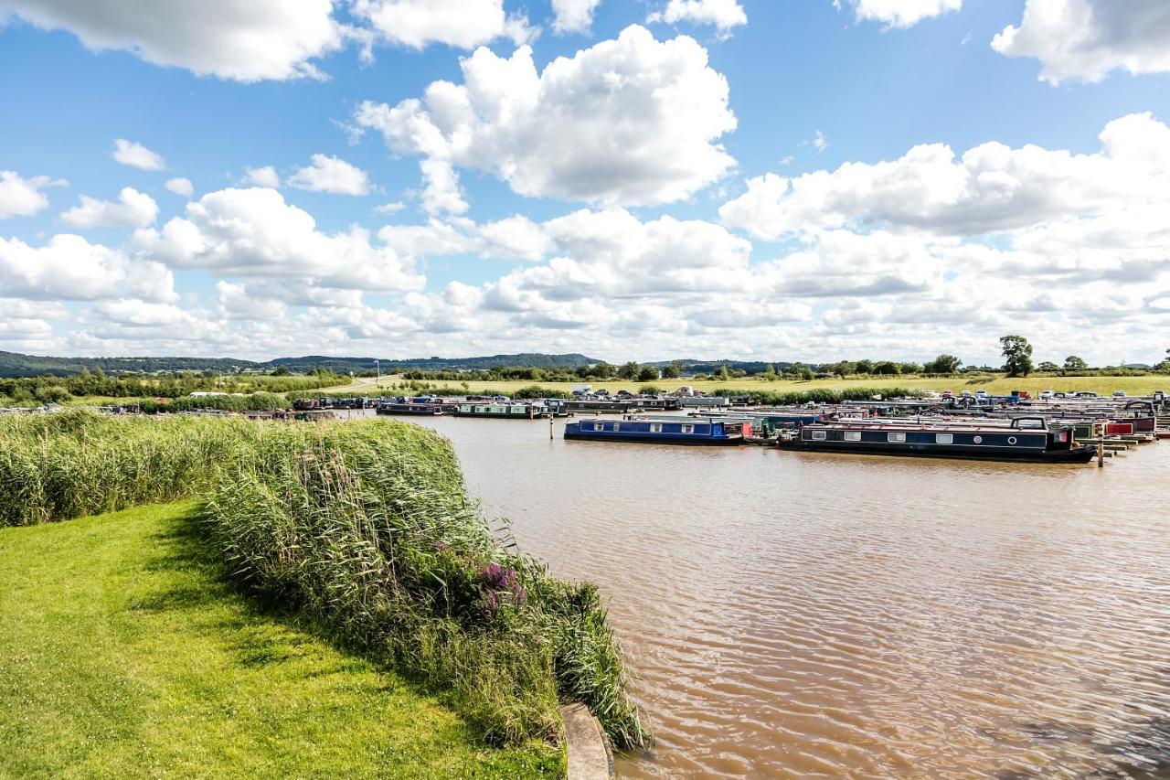 Tattenhall Marina Floating Pods * Hargrave