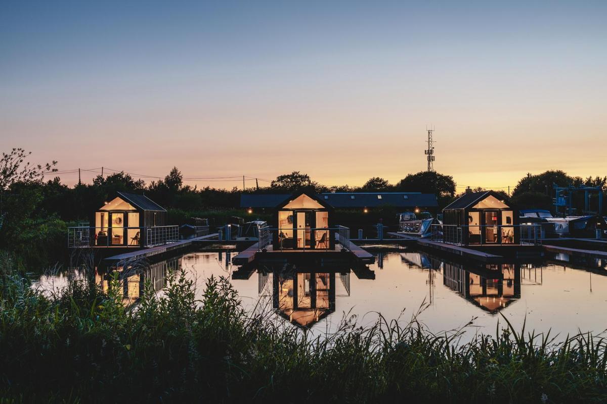 Tattenhall Marina Floating Pods Apartment Hargrave